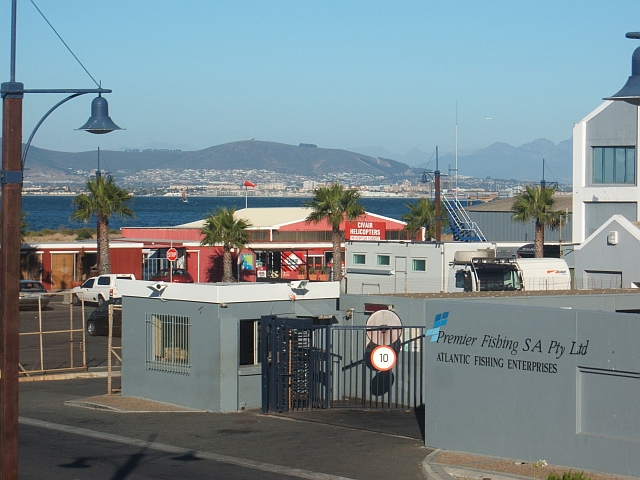 Wir parkieren Obelix am Rand der Victoria&Albert Waterfront beim Breakwater