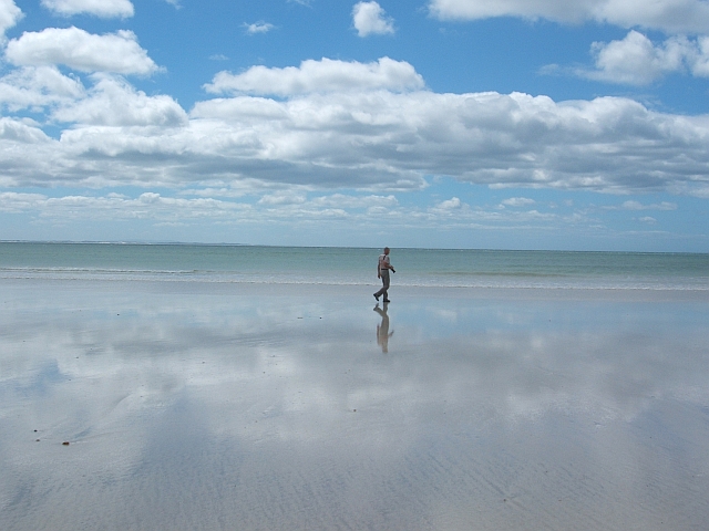 Thomas am am makellosen Strand