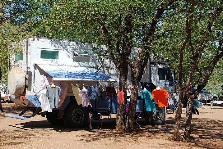Weniger romantisch: Waschtag und Obelix als Wäscheleinehalter