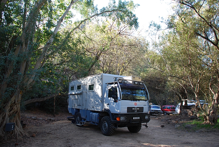 Obelix auf unserem nicht ganz ebenen Standplatz