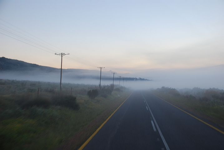 Immer wieder folgen Nebelbänke