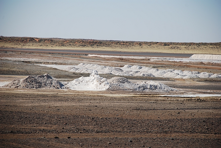 Salzgewinnung in einer Pfanne nördlich von Upington