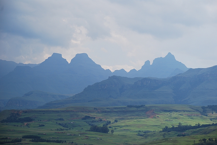 Die Drakensberge beim Cathedral Peak Nationalpark