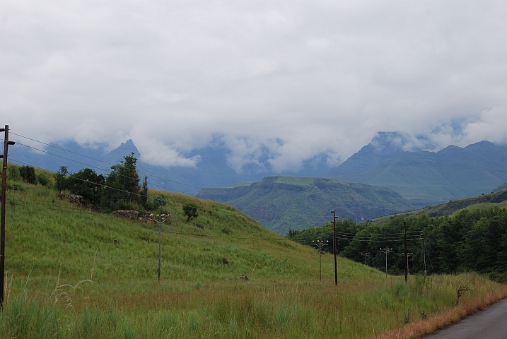 Die Berge sind wolkenverhangen