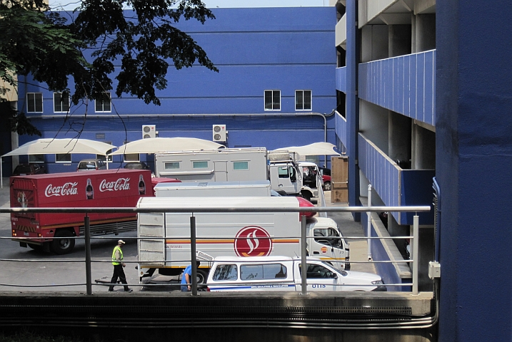 Obelix parkt gratis bei den Lieferanten