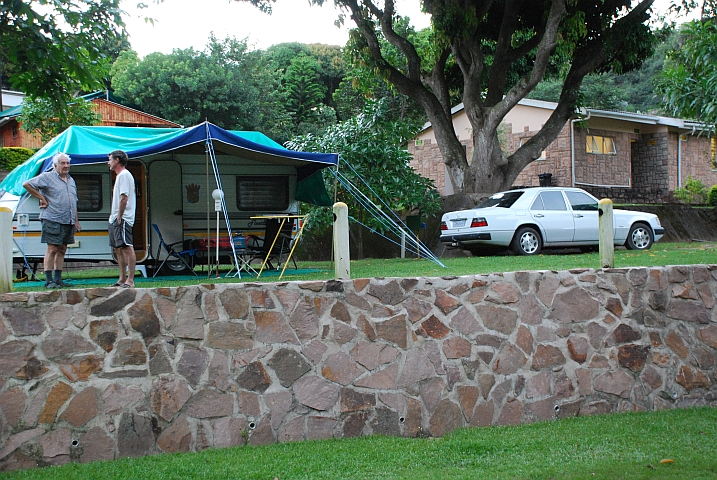 Thomas hält ein kleines Schwätzchen mit unserem “deutschen“ Nachbarn