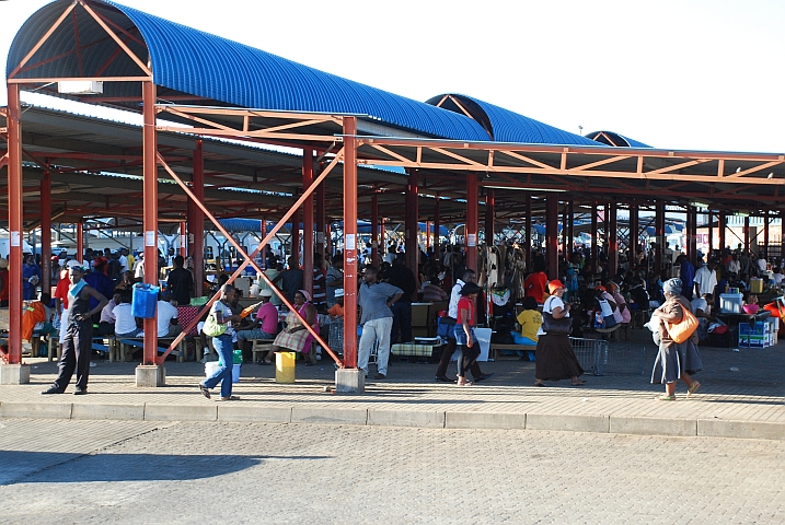Busbahnhof in Ulundi im Herzen von Zululand