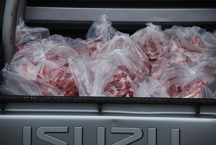 Frischfleischtransport mit dem Pickup in Vereeniging