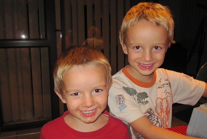 Die Schoggiosterhasen haben Willem und Jean-Pierre sichtlich geschmeckt