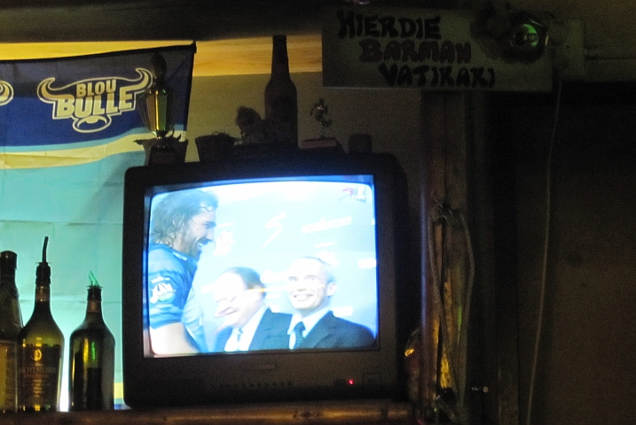 Der Captain der Blue Bulls bei der Siegerehrung