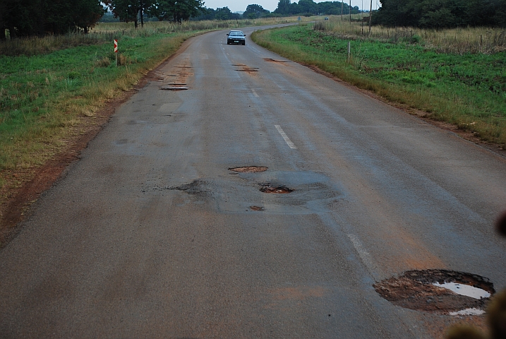 Löchrige Nebenstrasse