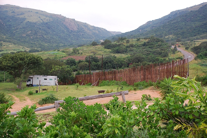 Der überteuerte Campingplatz direkt an der Strasse