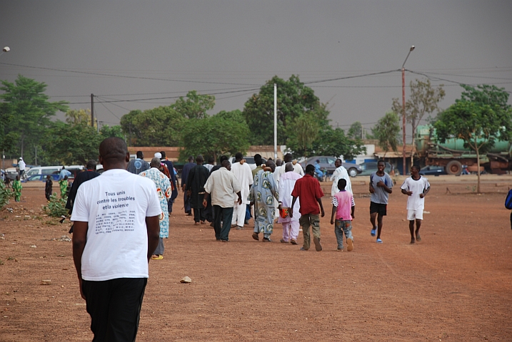 Auf dem Heimweg von der Mogho Naaba-Zeremonie vor dem aufziehenden Gewitter