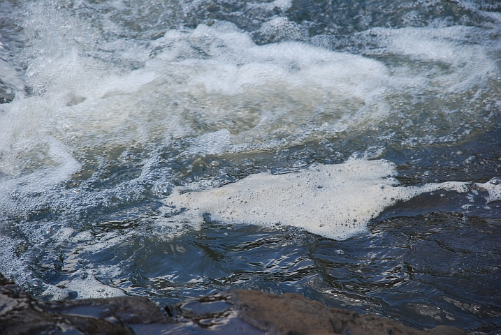 Der Schaum lädt nicht zum Bade