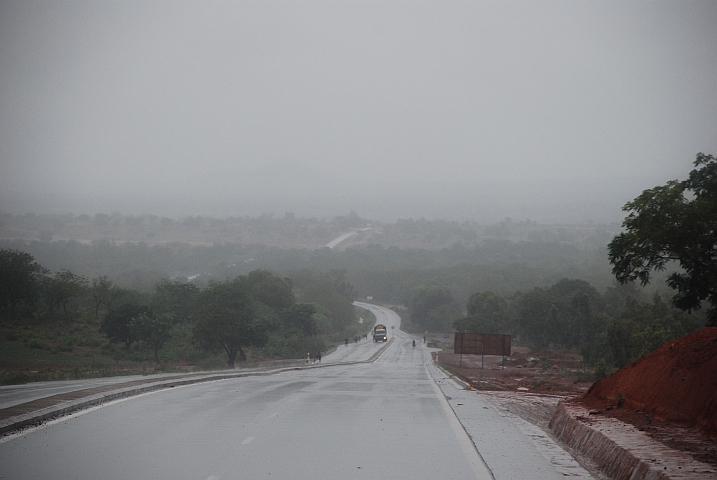 Ausfallstrasse nach Ouagadougou in Bobo-Dioulasso