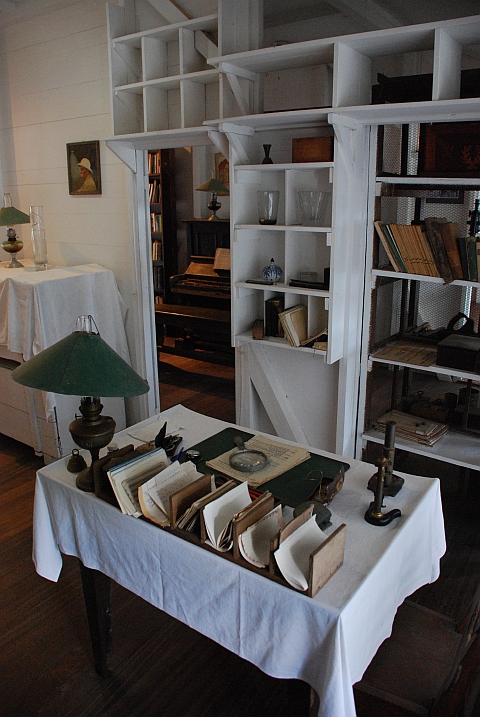 Albert Schweitzers Schreibtisch in seinem Zimmer im Museum des Urwaldspitals von Lambaréné