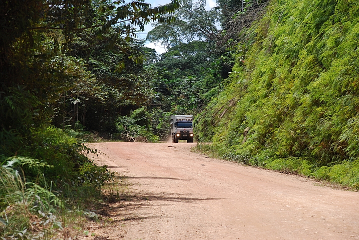 Obelix unterwegs auf Urwaldpisten im Zentrum Gabuns