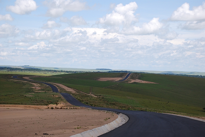 Brandneue Teerstrasse von Lékoni an die Grenze zum Kongo