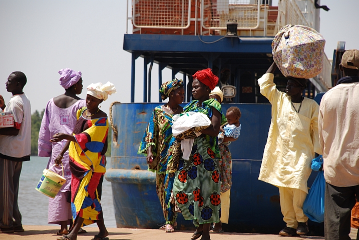 Die Anlegestelle der Farafenni-Fähre auf der Gambia Südseite