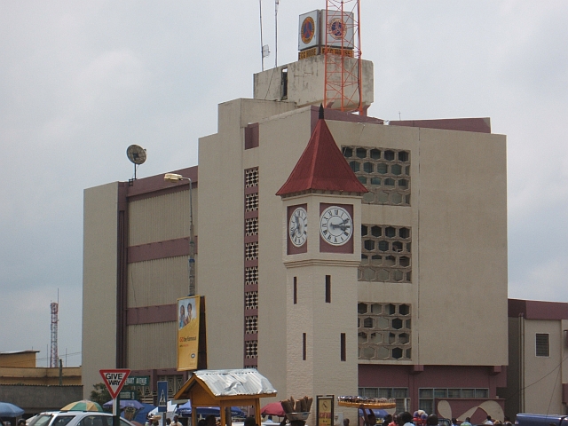 Kumasi, da ticken die Uhren anders...