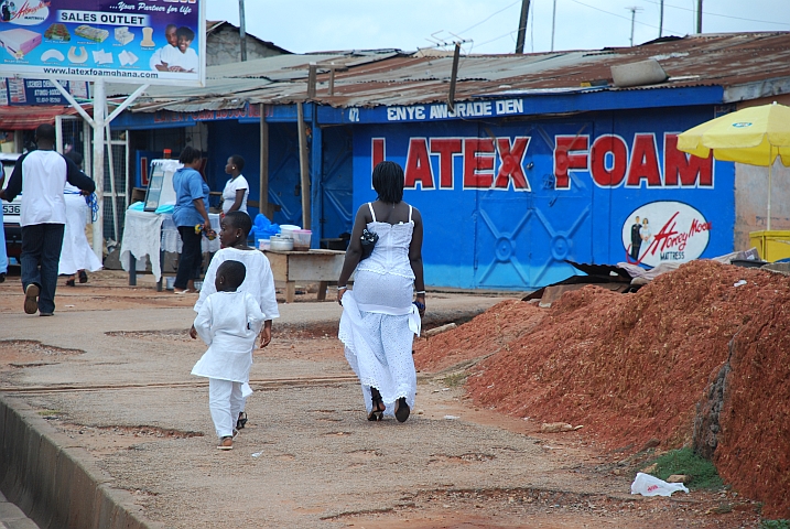 Etwas ausserhalb Kumasi auf dem Weg zum Lake Bosumtwi