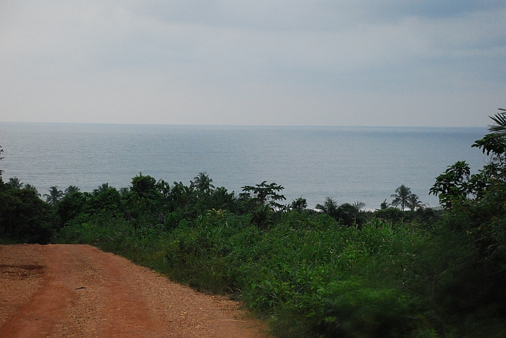 Piste nach Akwidaa: Schöner Blick auf’s Meer