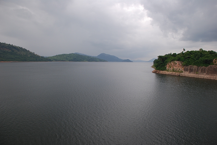 Der Voltasee bei der Staumauer in Akosombo