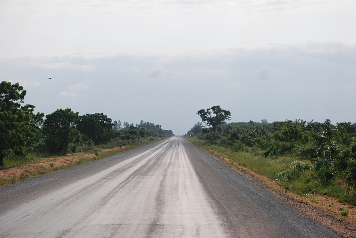 Neue Teerstrasse in der Nähe von Sogakope