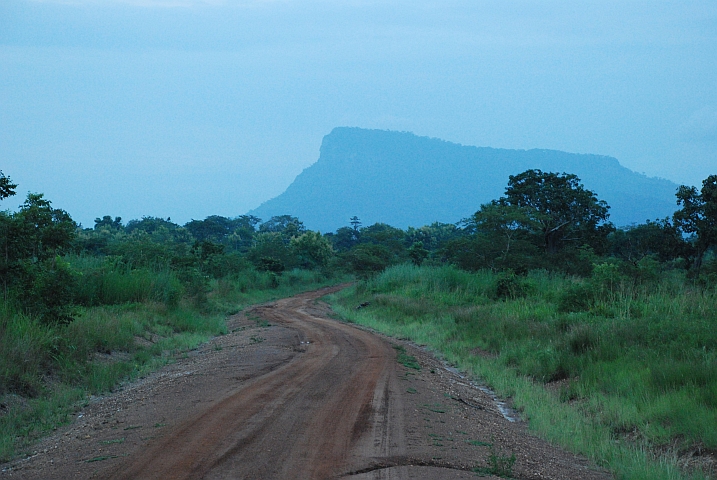 Piste vor dem Mt. Adaklu südlich von Ho