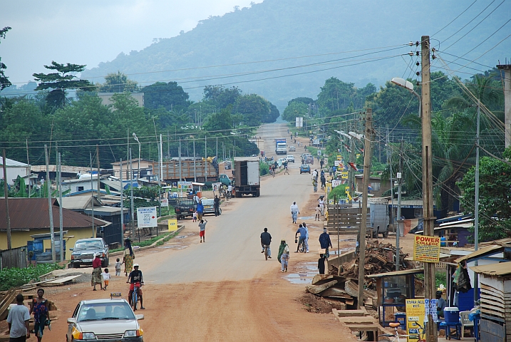Ausfallstrasse in den Norden in Hohoe