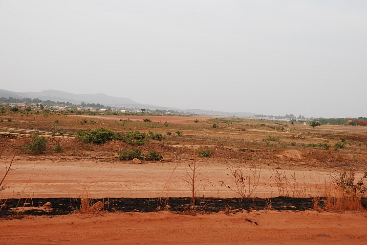 Flugplatz mit Piste von Labé
