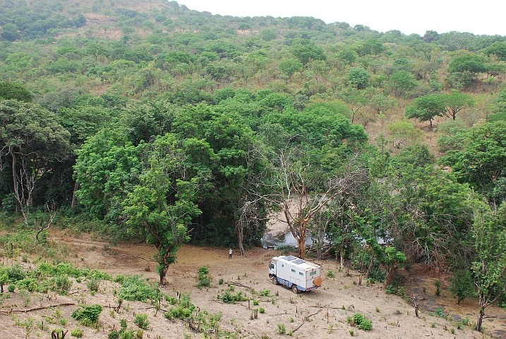 Unser Camp oberhalb der Kambadaga Wasserfälle direkt am Fluss
