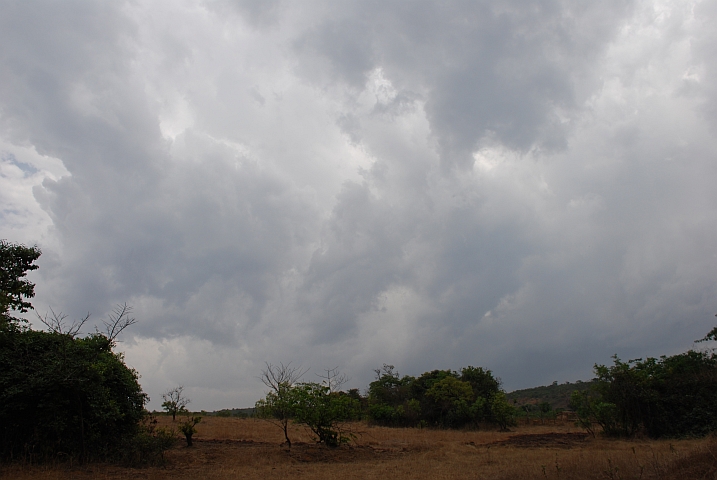 Bei Dalaba zieht ein Gewitter auf