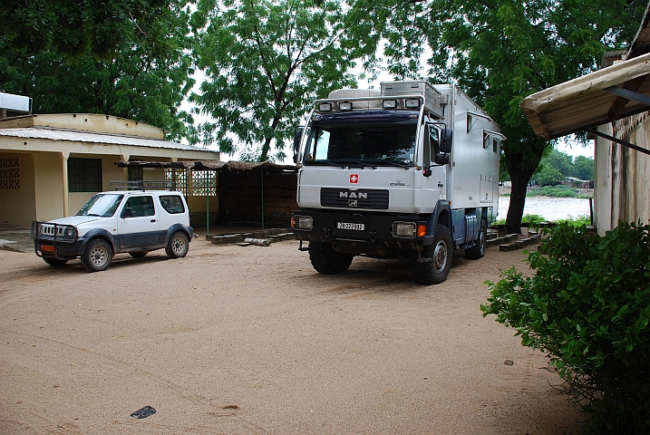 Obelix in der Katholischen Mission am Kaliao Fluss