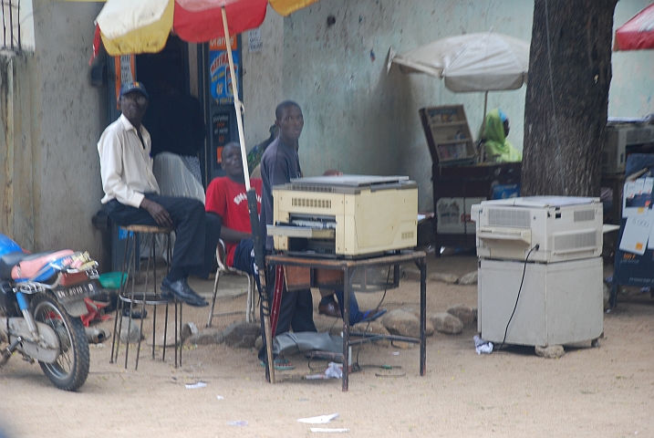“Kopierläden“ auf der Strasse in Maroua