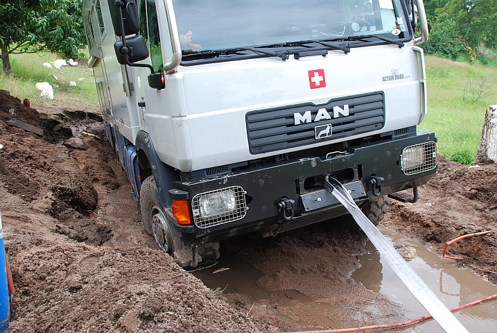 Beim ersten Bergeversuch bewegt sich Obelix überhaupt nicht