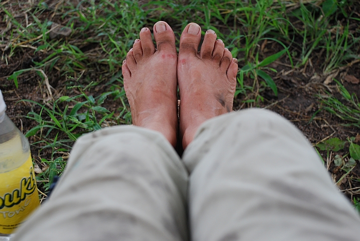Isabella’s Füsse: Keine Tatoo’s, nur Schmutz und Blasen und das schon am Mittag