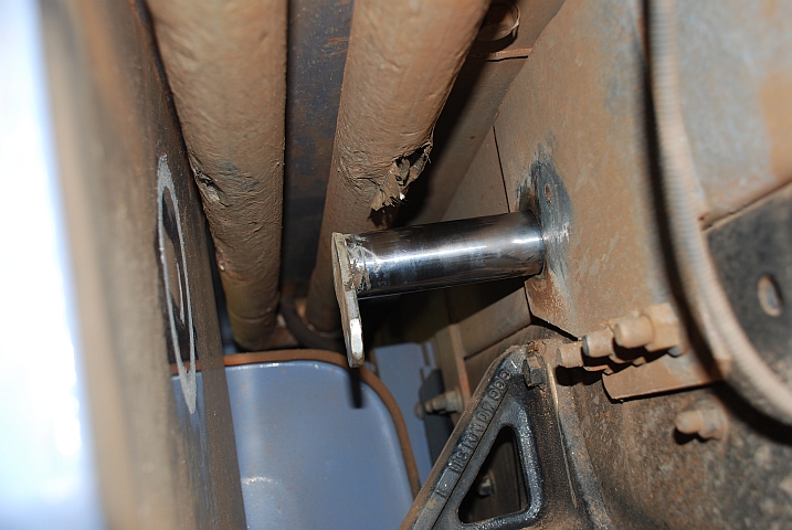 Halb wieder eingeschobene Welle des Mittellagers