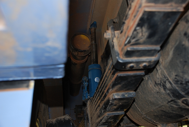 Mit dem Wagenheber wird die Wohnkabine angehoben