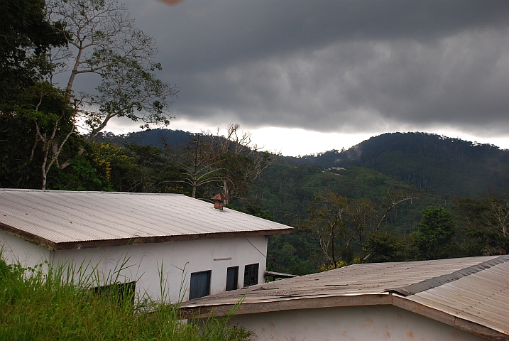 Ein Gewitter zieht über den Mont Fébé
