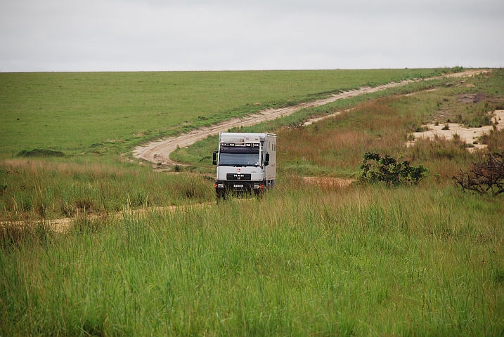 Obelix unterwegs auf Sandpisten im Grenzgebiet Gabun/Kongo