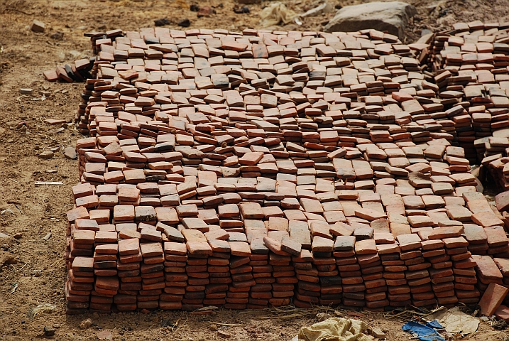 Ziegelsteine bei Korioumé