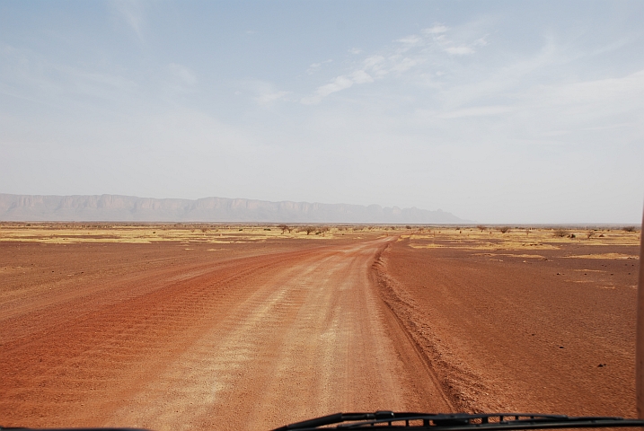 Vor Douentza, im Hintergrund das Gandamia-Massiv