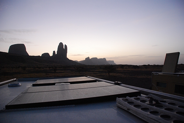 Morgenstimmung über Fatimas Hand bei Hombori
