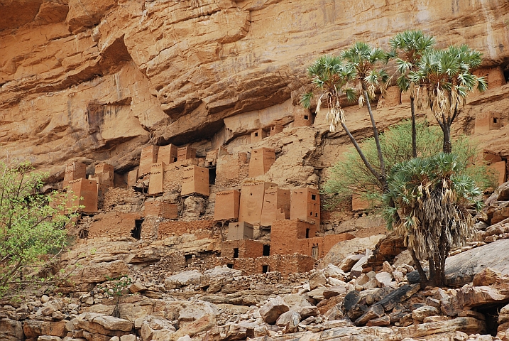 Alter Dorfteil von Teli hoch oben in den Felsen