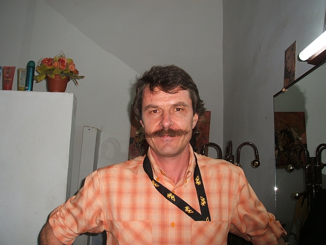 Thomas vor dem Coiffeur