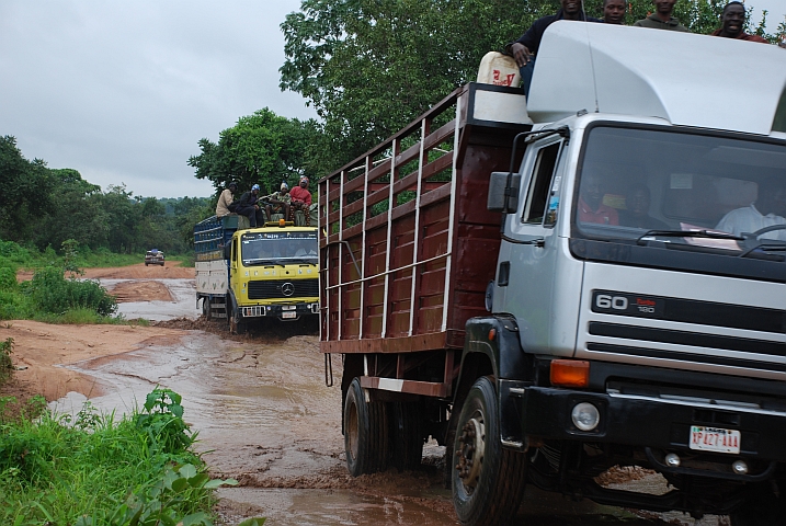 Hurra! Lastwagen kommen uns entgegen