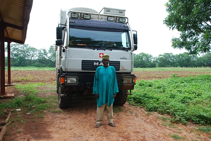 Unser Hausa Gastgeber bei Mokwa mit Obelix