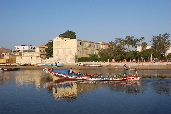 Transportschiff auf dem Senegal-Fluss bei St. Louis