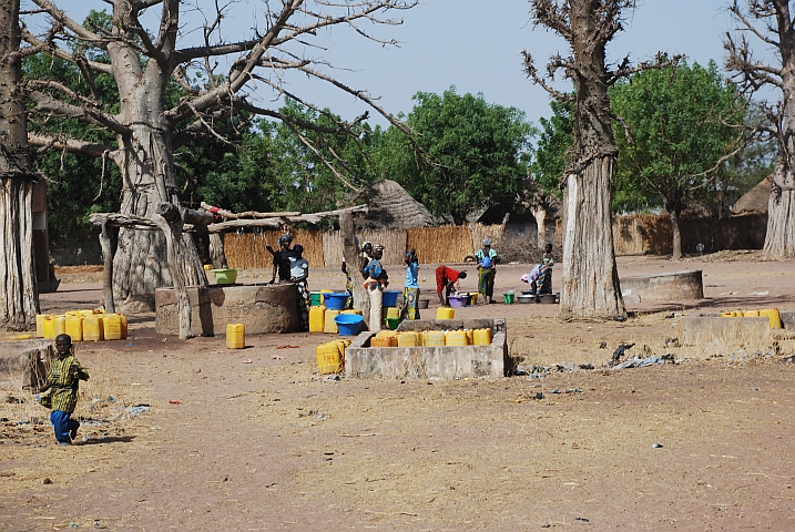 Dorfbrunnen bei Payama
